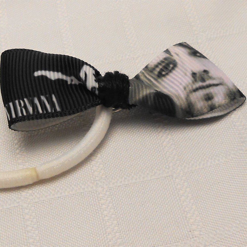 No23-24: Two  bows on interchangeable rings for hairpins with Kurt Cobain design